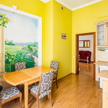 2 Virmens'Ka Apartment Lviv Dış mekan fotoğraf