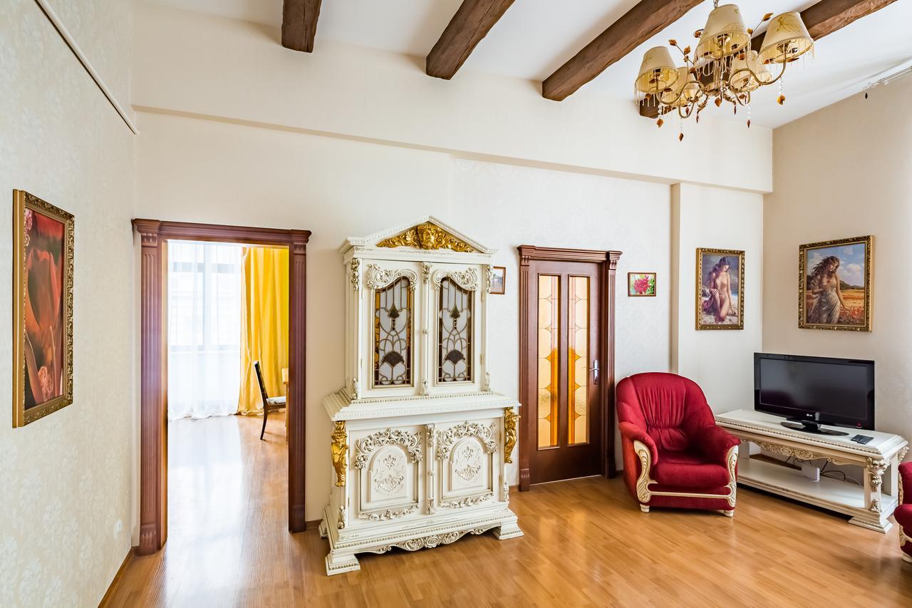 2 Virmens'Ka Apartment Lviv Dış mekan fotoğraf