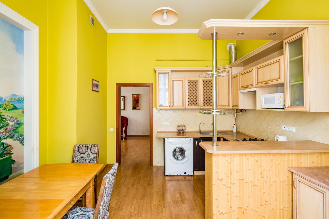 2 Virmens'Ka Apartment Lviv Dış mekan fotoğraf