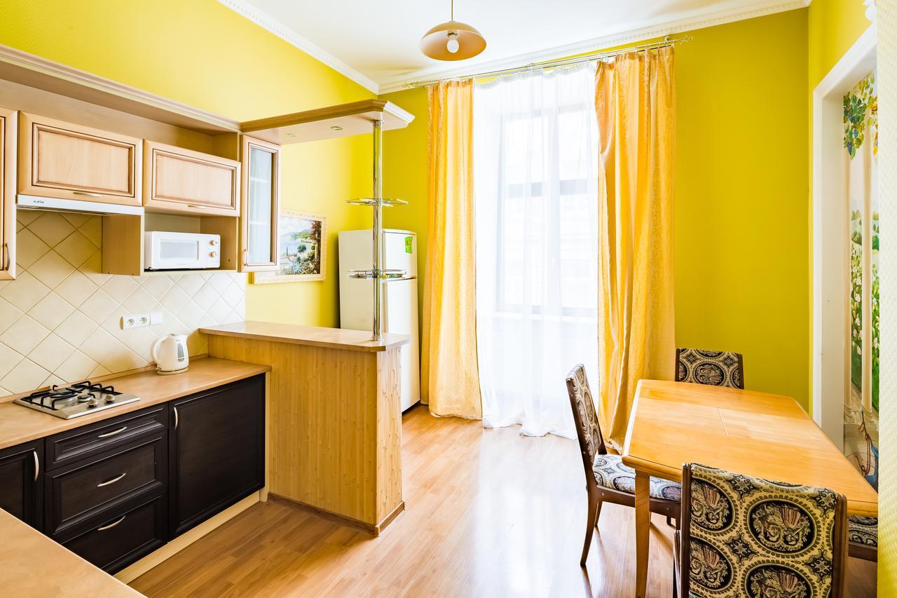 2 Virmens'Ka Apartment Lviv Dış mekan fotoğraf