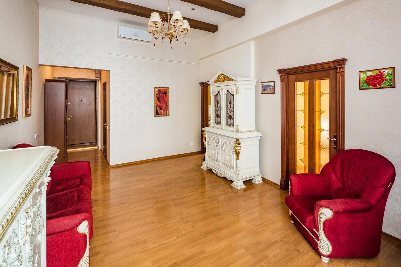 2 Virmens'Ka Apartment Lviv Dış mekan fotoğraf