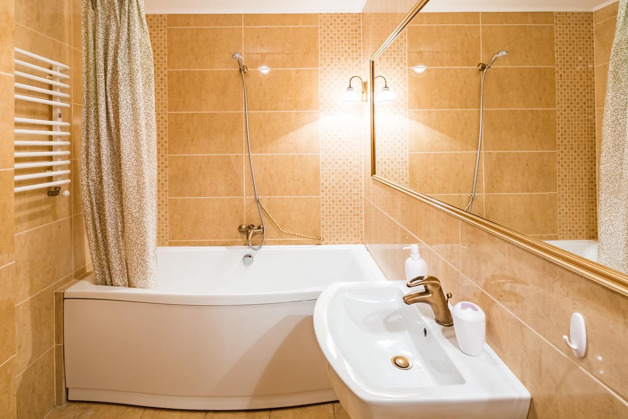 2 Virmens'Ka Apartment Lviv Dış mekan fotoğraf