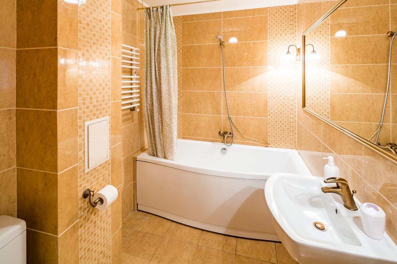 2 Virmens'Ka Apartment Lviv Dış mekan fotoğraf